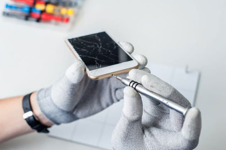 A Cracked Phone Screen is NOT a DIY Phone Repair Project