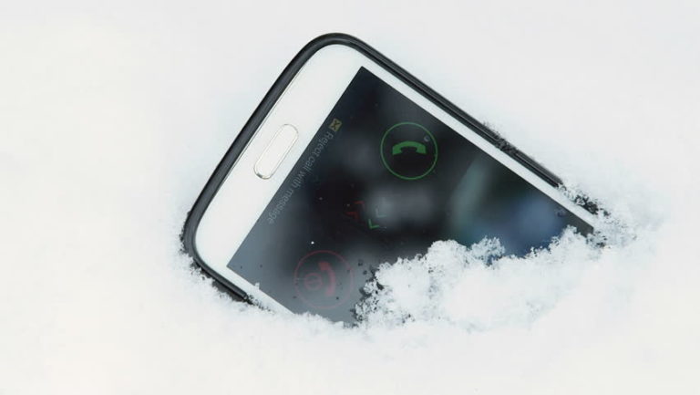 How Cold Weather Impacts Your Mobile Phone